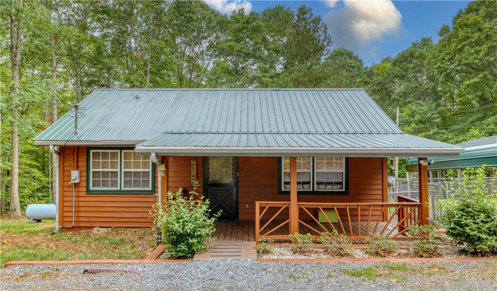 Escape to your family-friendly mountain retreat! This charming newly renovated one-floor property offers the best of both worlds. This charming secluded location features new paint, new landscaping, new furniture, new deck, and hot tub. Awesome location for the kids to have fun in their treehouse bed, and let your fur baby foam freely in the fenced yard. Enjoy all this home has to offer, convenient to all the TRI state area scenery. It was renovated in 2022 and had been fully booked since it was listed on Airbnb.
Enjoy it as a family vacation home and/or purchase it as an investment to add to your portfolio. Seller already has systems in place to allow an absentee owner and has paid for a full year marketing program. It was loved by guests with all 5 stars reviews. Enjoy your home away home.
10 min from Toccoa River, Ziplining and Tubing
10 min from McCaysville, also the Georgia/Tennessee/North Carolina boarder line