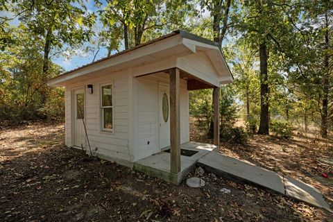 A home in Adairsville