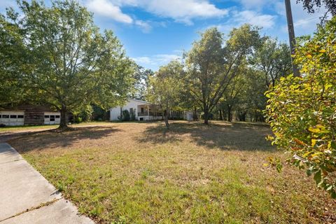 A home in Adairsville