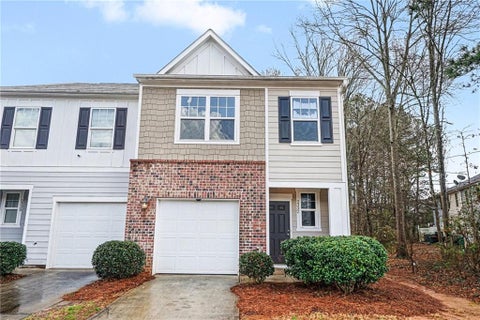 Townhouse For Sale - 2332 Mckenna Square Drive<br/> Lithonia, GA 30058