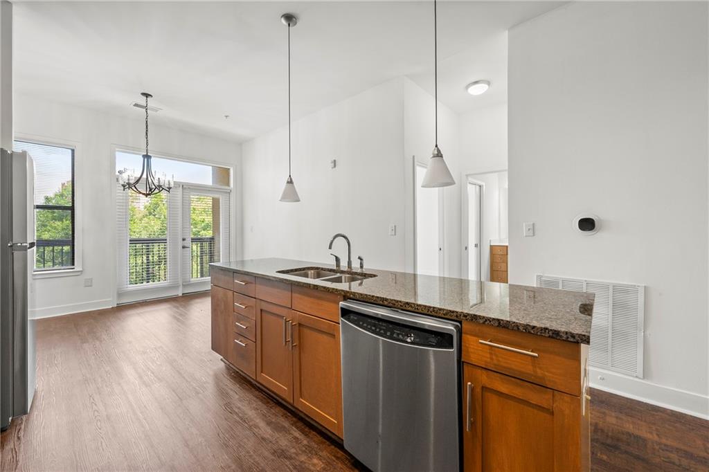 425 CHAPEL Street SW 1211