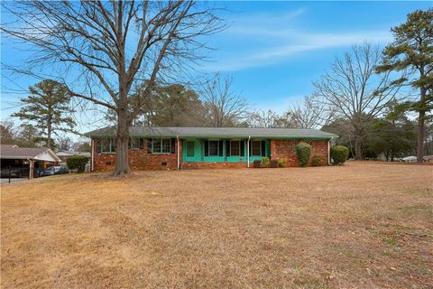 Homes For Sale - 2935 Heather Drive<br/> East Point, GA 30344