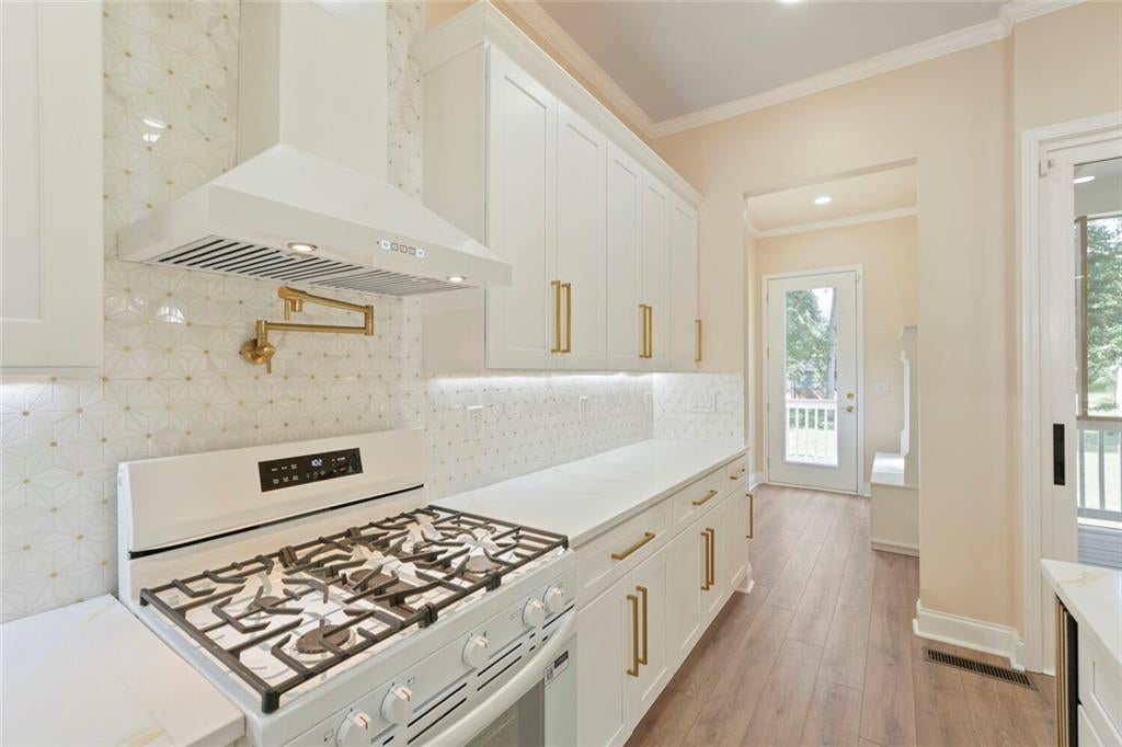 3395 Lee Place