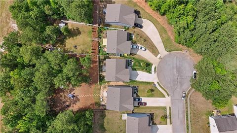 A home in Fairburn