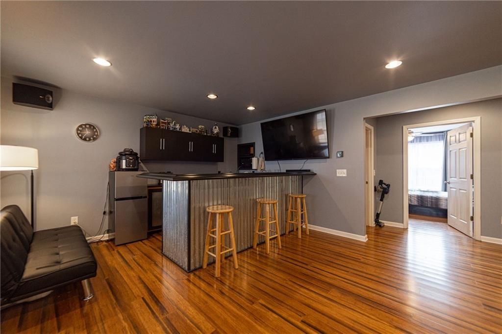 listing image 82
