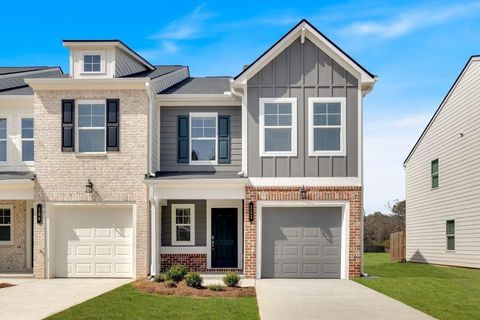 Townhouse For Sale - 111 Village Green Drive #168<br/> Adairsville, GA 30103