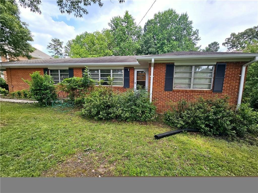 Prime Location Near Award-Winning Walton High School District!
Nestled just minutes from the renowned Walton High School district, this charming brick and frame cottage offers the perfect blend of convenience and potential. Enjoy easy highway access and a wealth of nearby commercial amenities.
Situated on a spacious lot, this traditional ranch-style home is waiting for your personal touch. With a little TLC, it can become an ideal residence or a smart investment property. Check county records for the exact lot size and explore the possibilities this ample land parcel offers.
Step into a welcoming backyard with a well-maintained garden, perfect for outdoor relaxation. Inside, you'll find beautiful hardwood floors flowing throughout the home, enhancing its timeless appeal.
Don’t miss out on this sweet home brimming with potential!