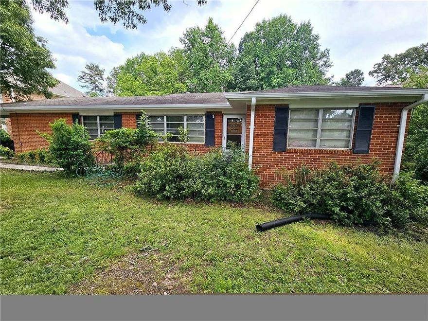 Prime Location Near Award-Winning Walton High School District!
Nestled just minutes from the renowned Walton High School district, this charming brick and frame cottage offers the perfect blend of convenience and potential. Enjoy easy highway access and a wealth of nearby commercial amenities.
Situated on a spacious lot, this traditional ranch-style home is waiting for your personal touch. With a little TLC, it can become an ideal residence or a smart investment property. Check county records for the exact lot size and explore the possibilities this ample land parcel offers.
Step into a welcoming backyard with a well-maintained garden, perfect for outdoor relaxation. Inside, you'll find beautiful hardwood floors flowing throughout the home, enhancing its timeless appeal.
Don’t miss out on this sweet home brimming with potential!