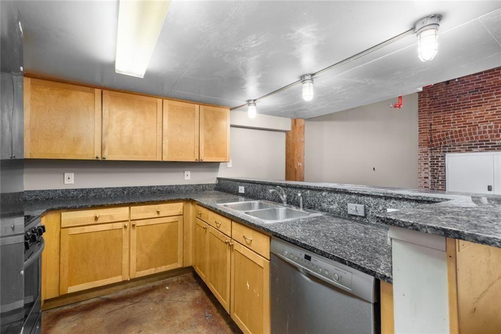 644 Wells SW 16