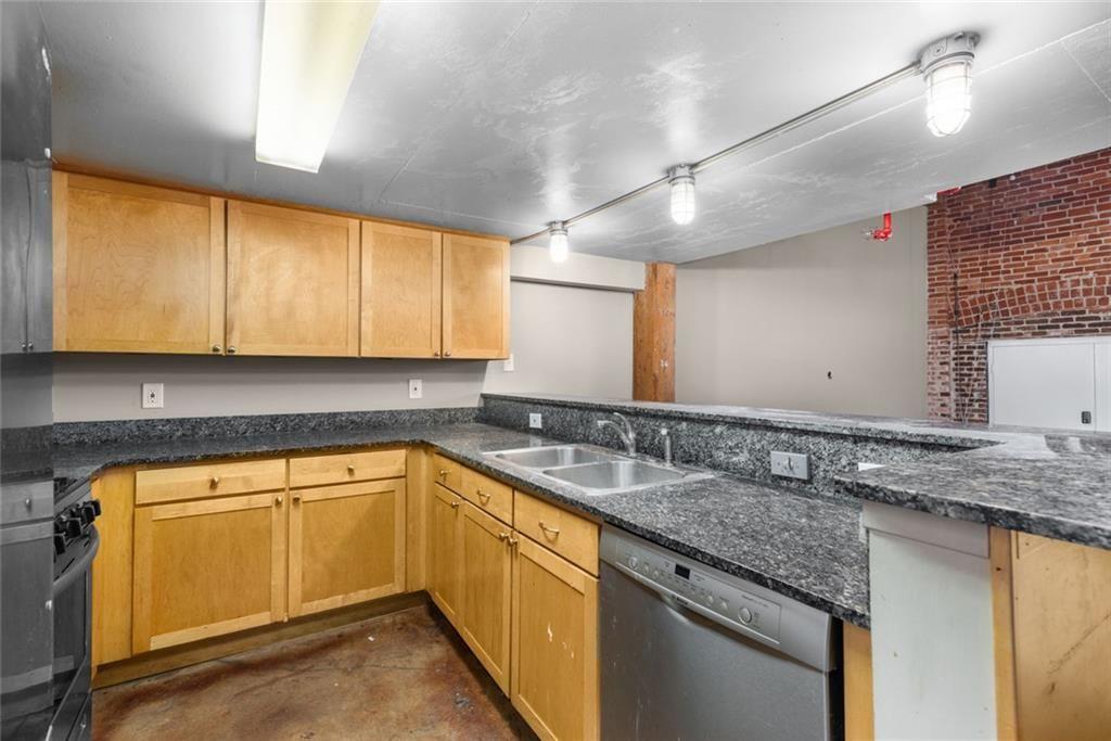 644 Wells SW 16