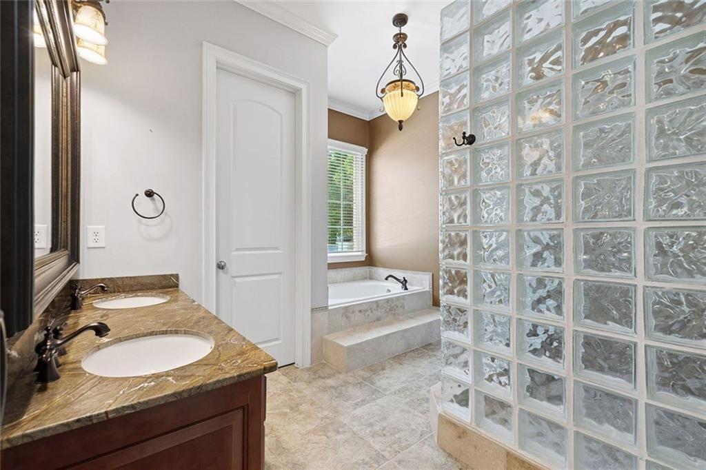 Broadwell Manor - Residential