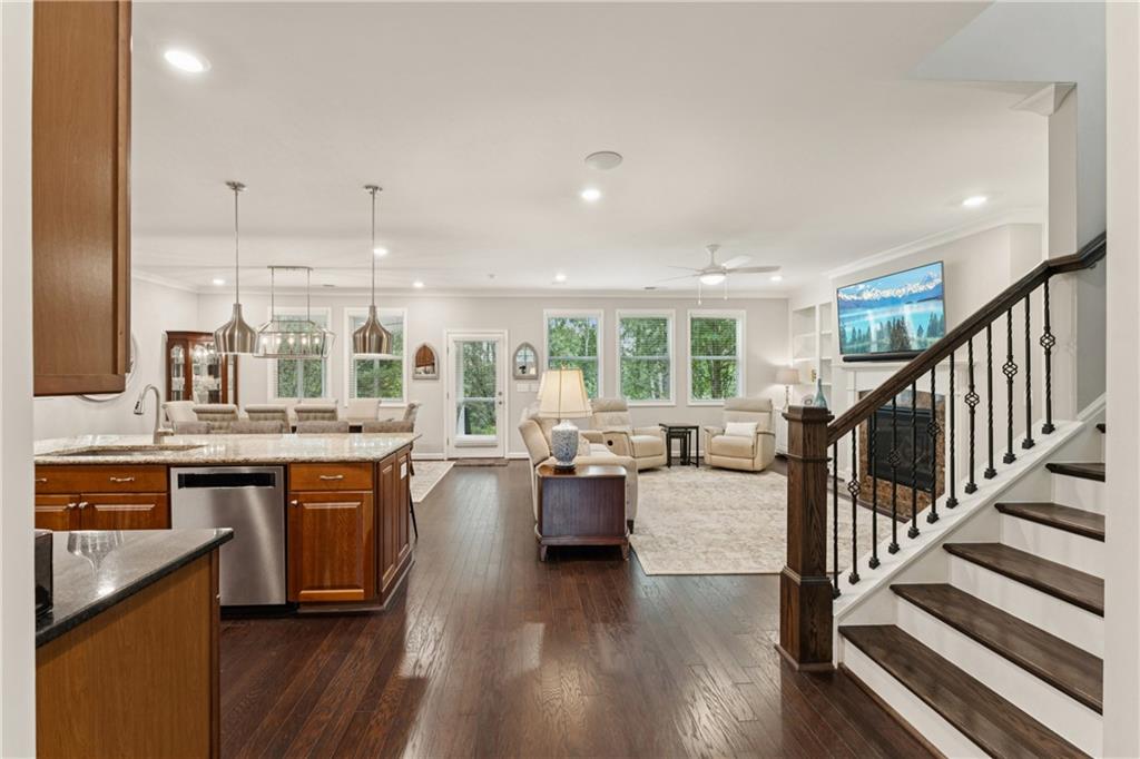 576 Cresentry Brook