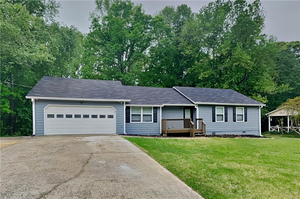 Charming 3 bed, 2 bath, 1,529 sq ft home in Buford! Open kitchen concept with updated counters and a spacious living room. Primary suite with attached bathroom. Spacious backyard, great for gatherings! Pets accepted on a case by case basis. Additional admin fees apply. The Fireplace is decorative. Schedule your showing today! This home is as-is.
LEASE TERM:1-2 years
This home may be located within a Homeowners Association (HOA) community. If so, residents will be responsible for adhering to all HOA rules and regulations. Please contact your agent or landlord's agent for more information.