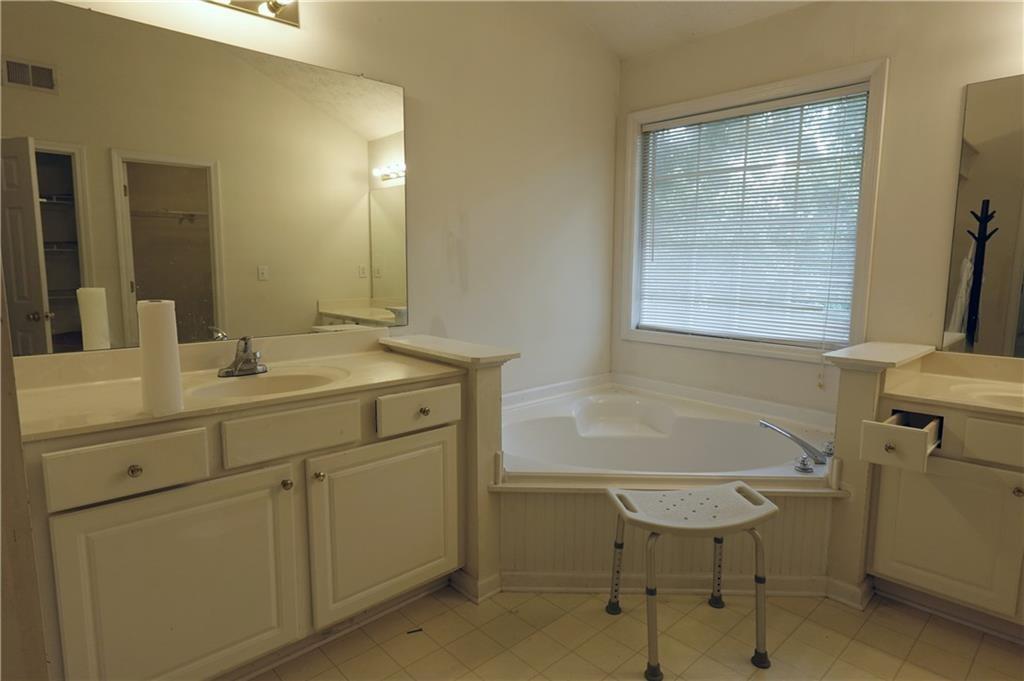 442 John Stewart Place, Suwanee, Georgia image 4
