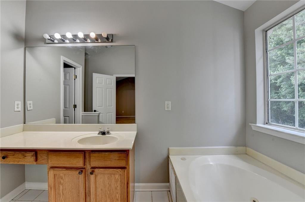 2477 Lakebrooke Drive, Marietta, Georgia image 27
