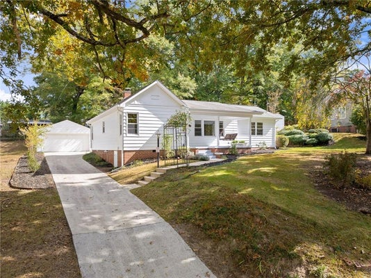 1346 LONGVIEW DR, GAINESVILLE, GA 30501 - Image abfbdbf3c0f2a1a1c689cd983cea85a4/1866027927