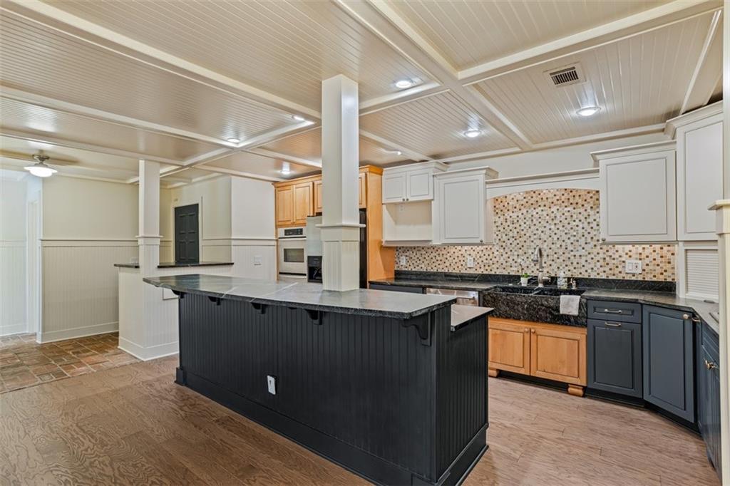 706 Barrington Hills Drive, Atlanta, Georgia image 7