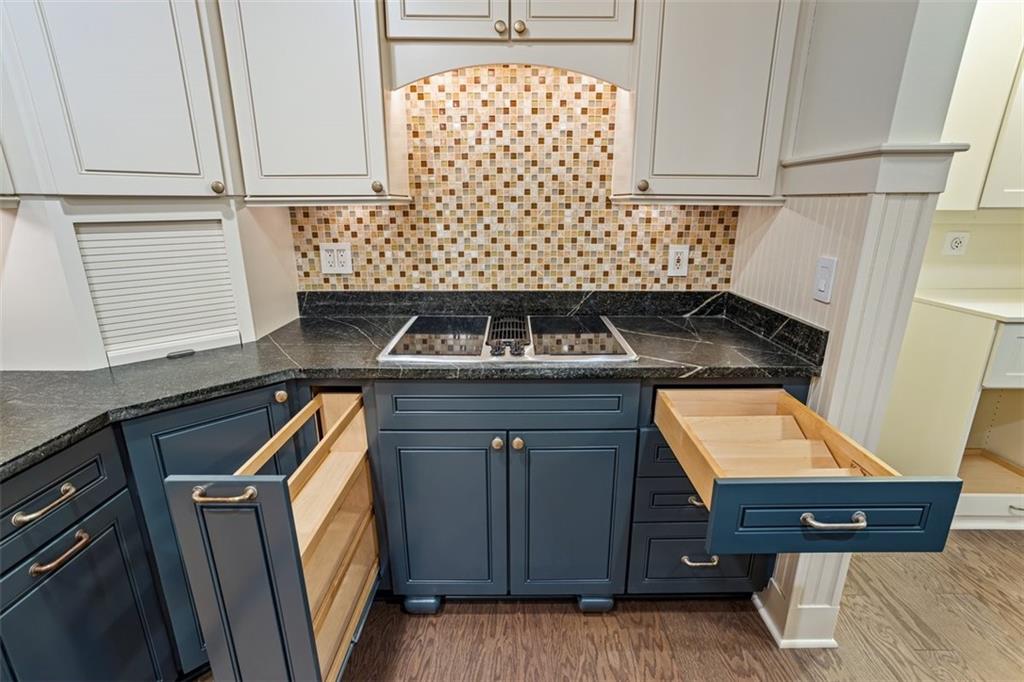 706 Barrington Hills Drive, Atlanta, Georgia image 8