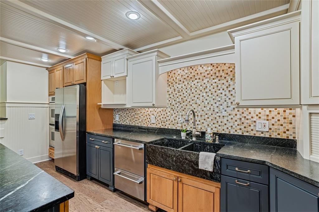 706 Barrington Hills Drive, Atlanta, Georgia image 9