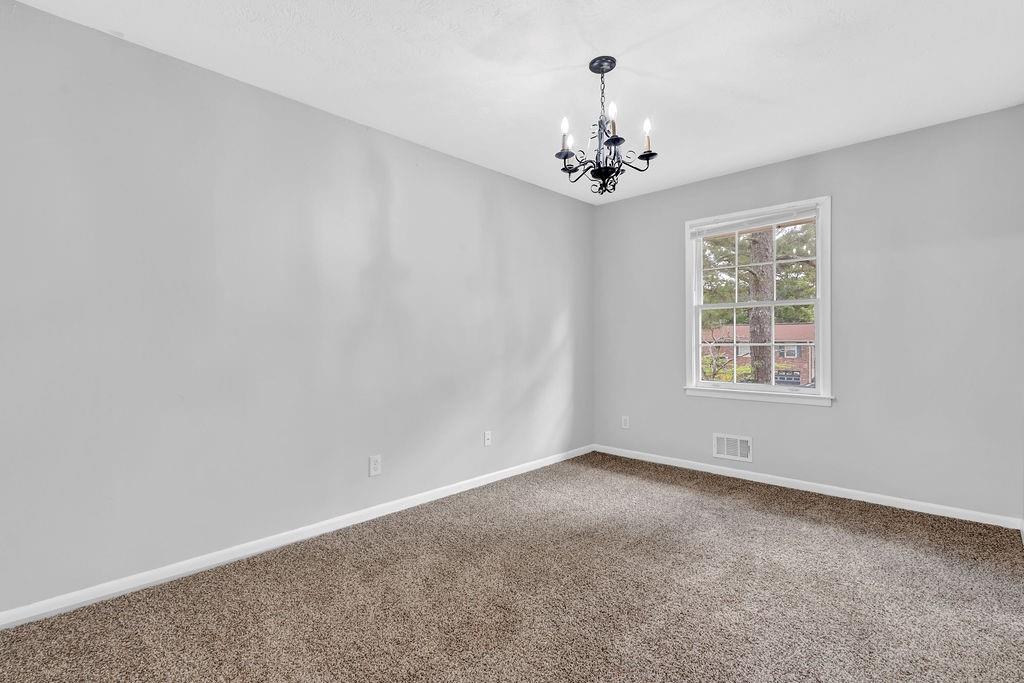 6307 Thornhedge Drive, Riverdale, Georgia image 7