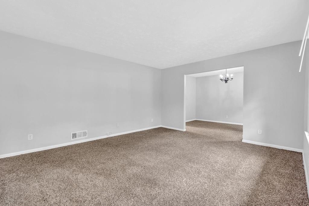6307 Thornhedge Drive, Riverdale, Georgia image 6