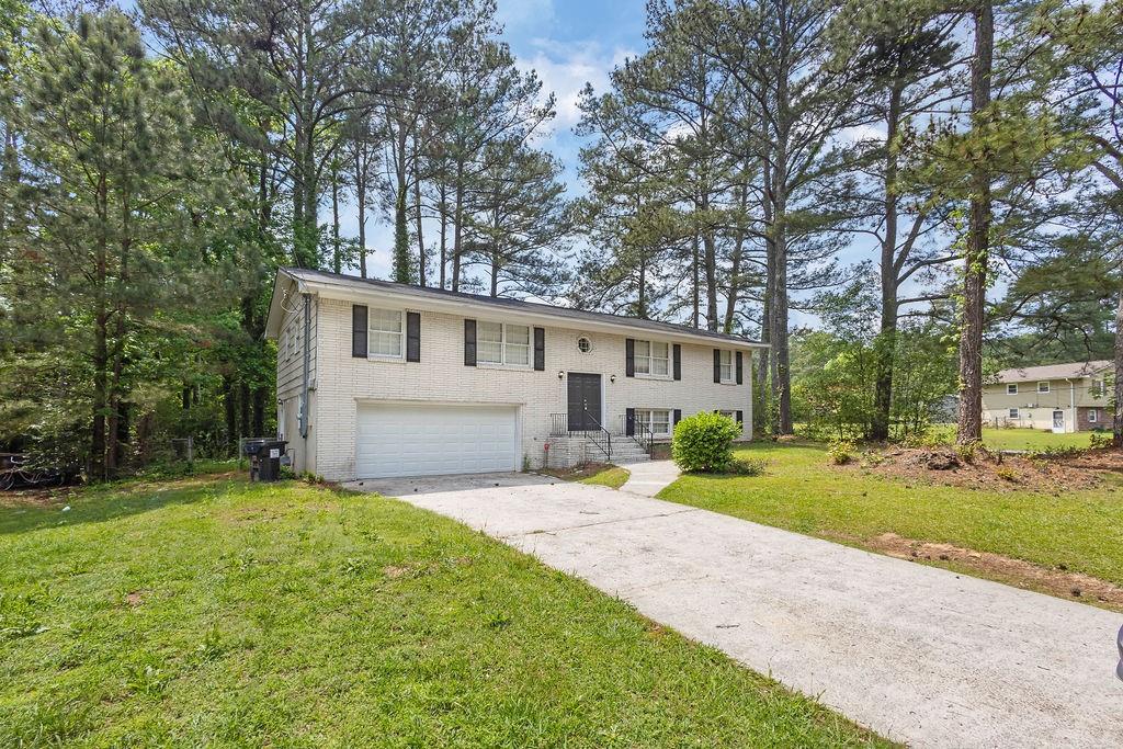 6307 Thornhedge Drive, Riverdale, Georgia image 2