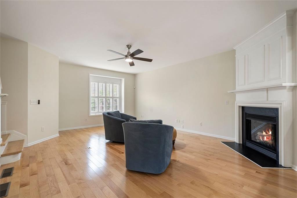 3016 GLENDOWER Way