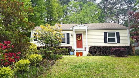 Photo of 811 Scott Circle, Decatur, GA 30033 (MLS # 7749071)