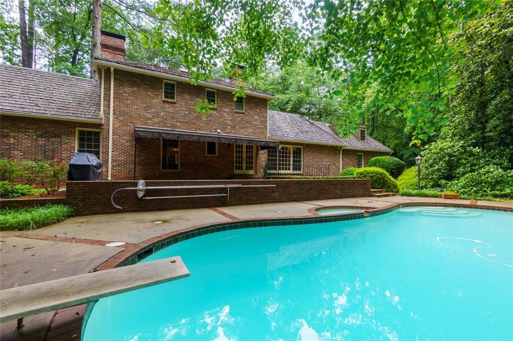 9995 Huntcliff Trace