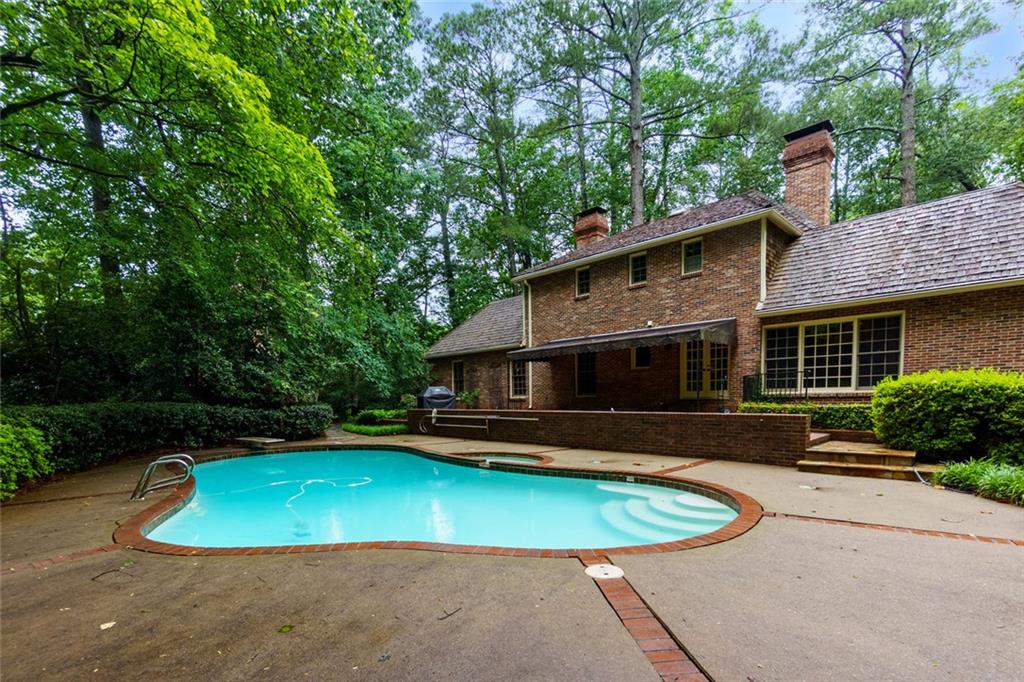 9995 Huntcliff Trace