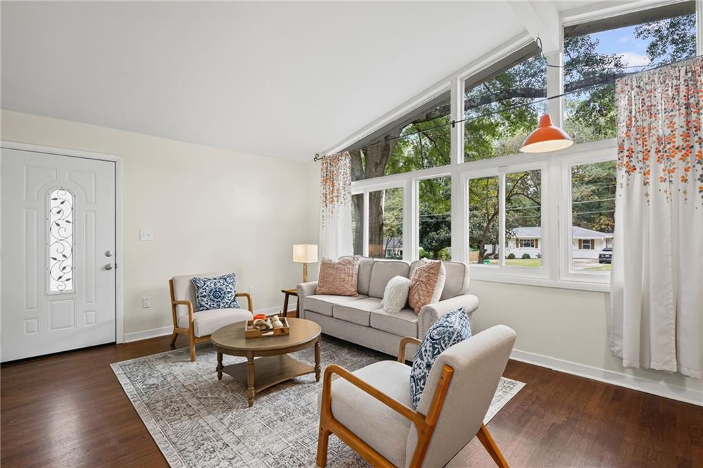 3068 Hollywood Drive