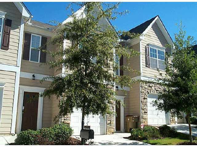 WALK TO THE LAKE. 2-3 BEDROOMS. 1 USED AS OFFICE. MASTER & 2 LARGE BEDROOMS W/BATHS.LAUNDRY UPSTAIRS. STAINED CABINETS.SS APPLIANCES. FP IN FAM ROOM.