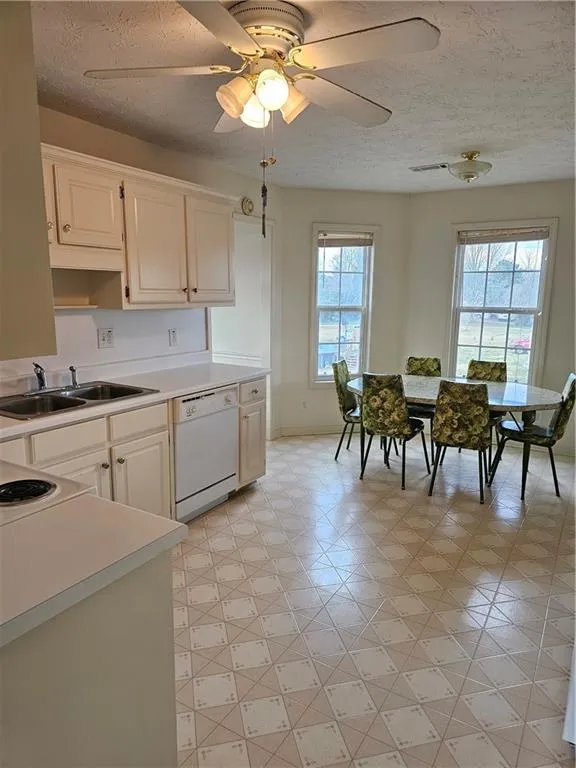 Snellville, Georgia 30039, United States, 3 Bedrooms Bedrooms, ,2 BathroomsBathrooms,Residential,Active,186