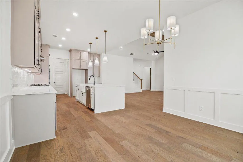 Gainesville, Georgia 30506, United States, 4 Bedrooms Bedrooms, ,4 BathroomsBathrooms,Residential,Active,223216