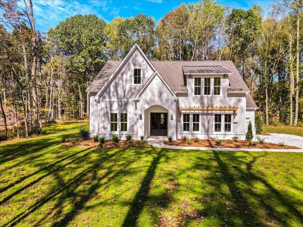 Gainesville, Georgia 30506, United States, 4 Bedrooms Bedrooms, ,4 BathroomsBathrooms,Residential,Active,223216