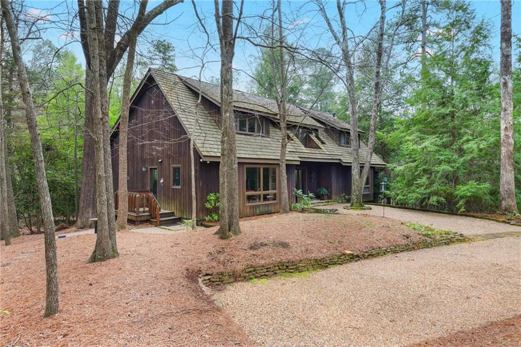 933 Greymont Circle NW