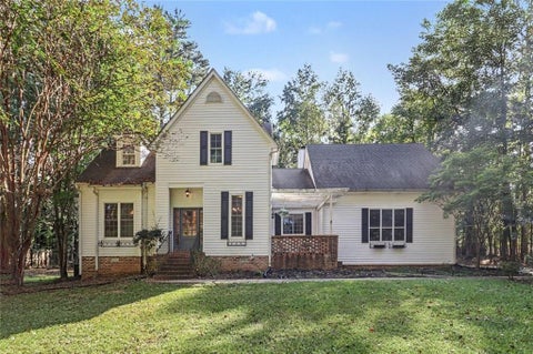 Homes For Sale - 180 Courtland Drive<br/> Fayetteville, GA 30215