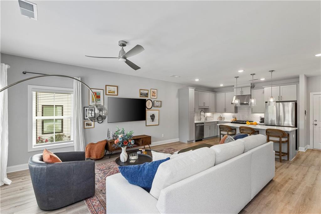 2414 Lakeshore Lane SE