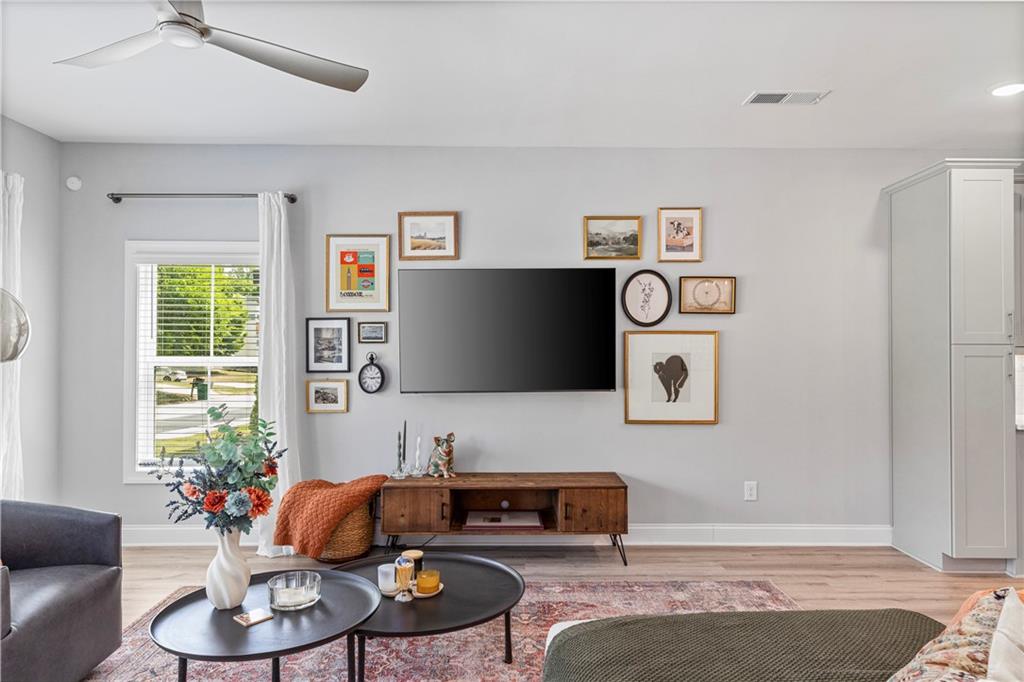 2414 Lakeshore Lane SE