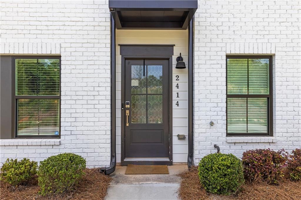 2414 Lakeshore Lane SE