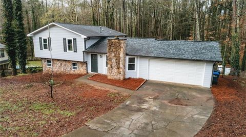 Homes For Sale - 3043 Fireside Drive<br/> Snellville, GA 30078