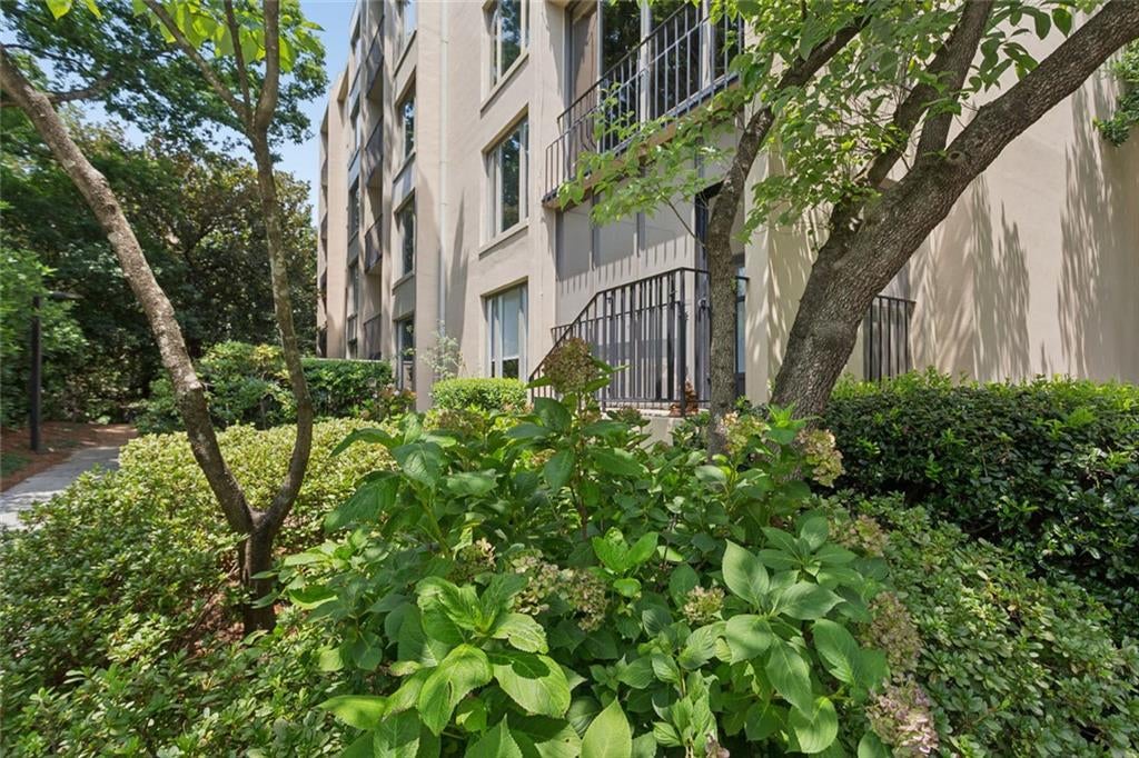 2765 Peachtree Road 6