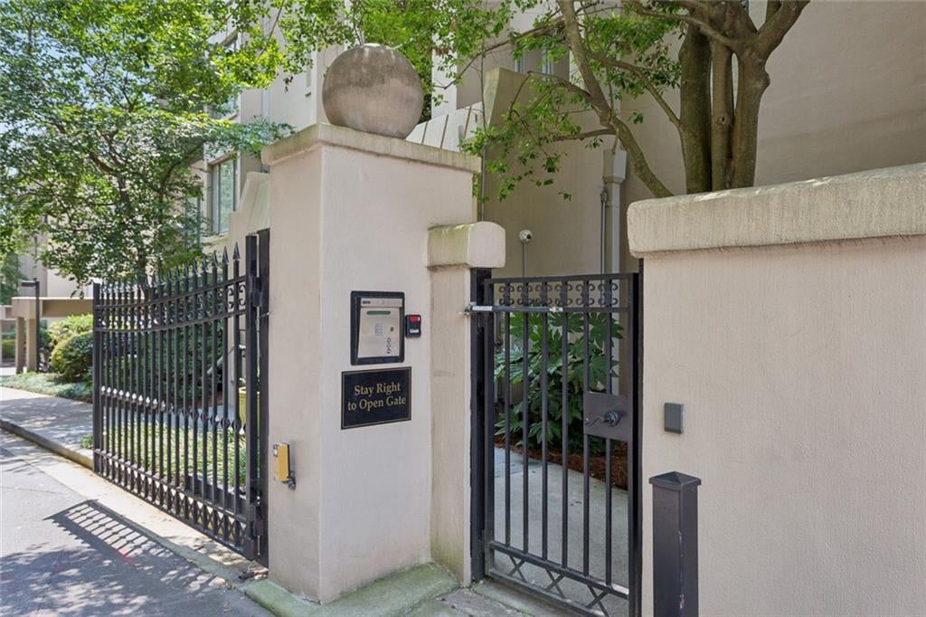 2765 Peachtree Road 6
