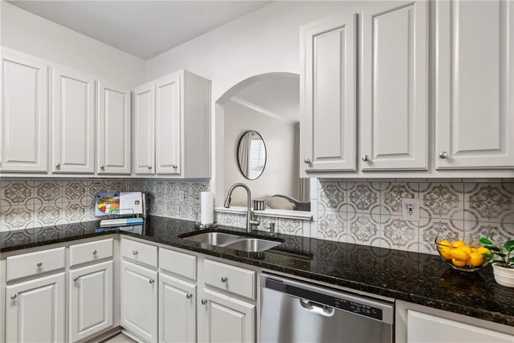 Alpharetta, Georgia 30004, United States, 2 Bedrooms Bedrooms, ,3 BathroomsBathrooms,Residential,Active,120379