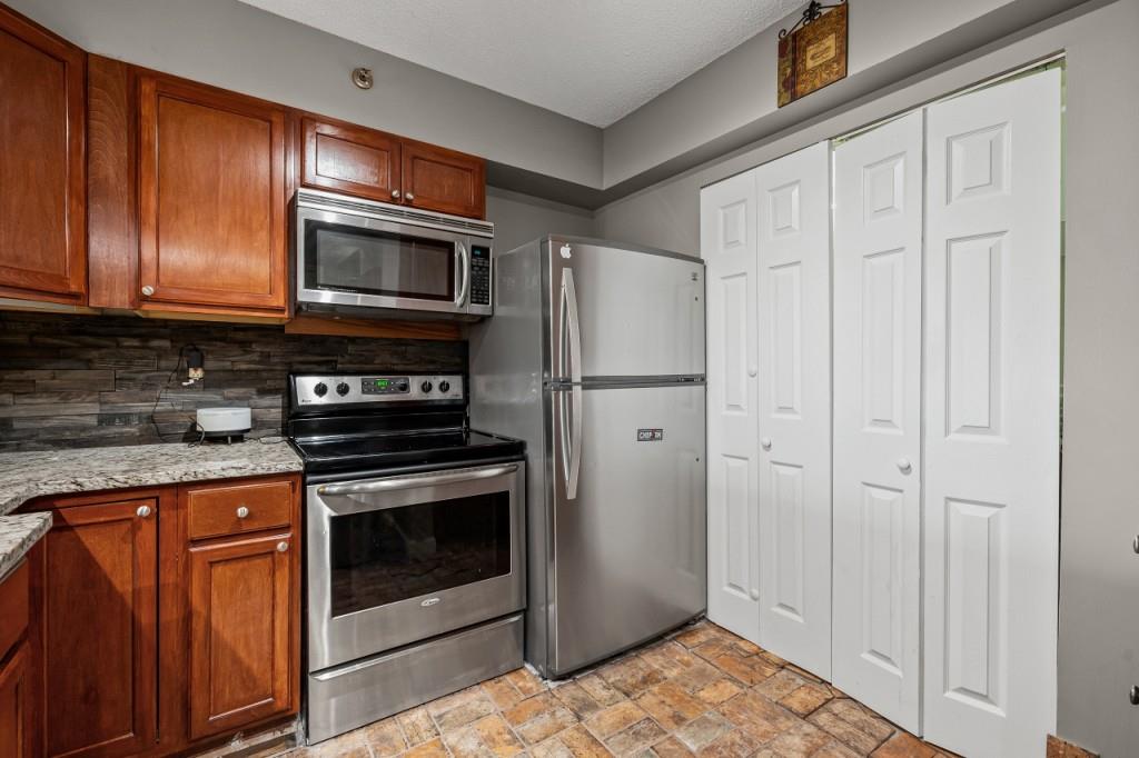 795 Hammond Drive 606
