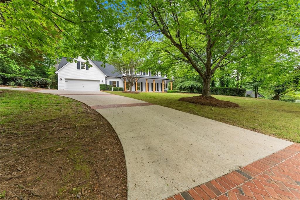 2511 N Oaks Drive
