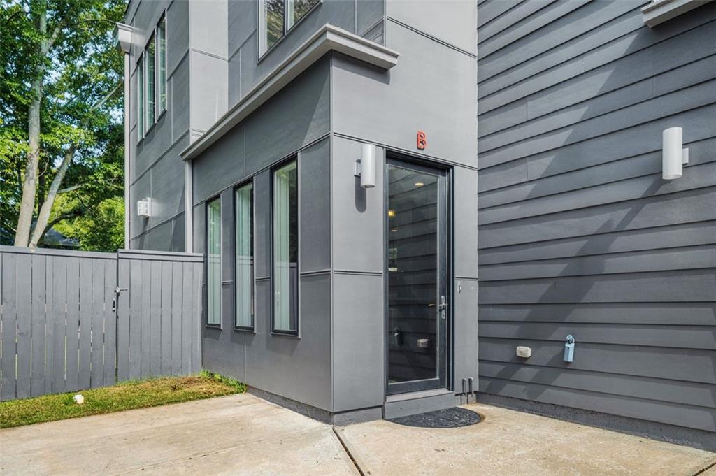 244 LOCUST Street NE B