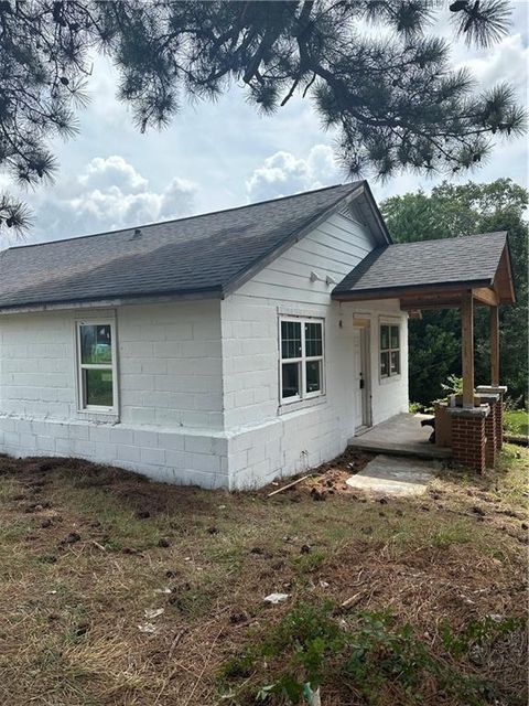 A home in Toccoa