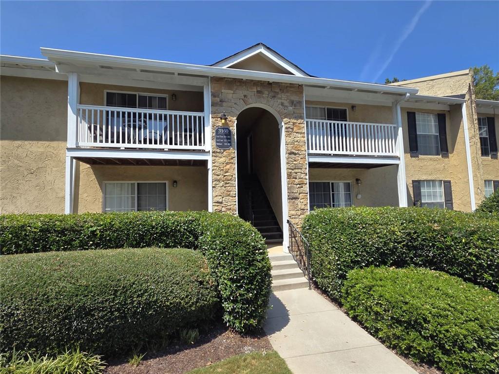Fantastic deal in the Smyrna/Vinings area. Renovated upper level one bedroom condo in a nicely maintained complex that features swim/tennis, dog park, clubhouse and fitness center all for a super low monthly HOA fee. Unit has bright living room with new interior paint and LVP flooring throughout. Kitchen features granite counters with all black appliances. Dishwasher, fridge and washer/dryer are included. Master bedroom has spacious walk in closet. Unit has a nice balcony overlooking a wooded area for extra privacy that other units do not provide. Located close to the all the complex amenities too!
Just a short drive to shopping/restaurants, The Battery, Truist Park, Silver Comet Trail and more. Super easy commute to I-285 & I-75, You can't beat this location at this price!