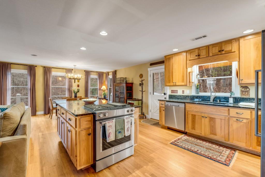 150 Rosebud Lane, Lakemont, Georgia image 7